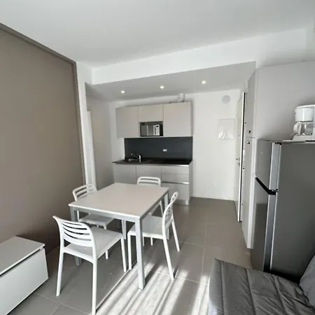 Apartment Pool 400m From *